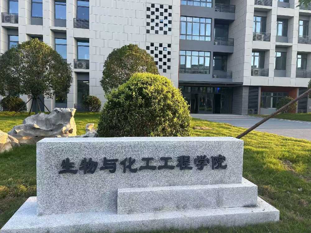 清丰县扬州职业大学体育场高杆灯项目